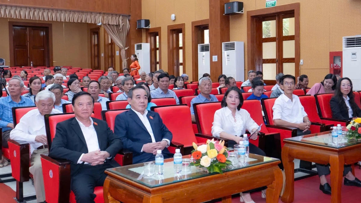 
Các đại biểu dự hội nghị tiếp xúc cử tri tại Đơn vị bầu cử số 2, tỉnh Khánh Hòa .Ảnh X.H
