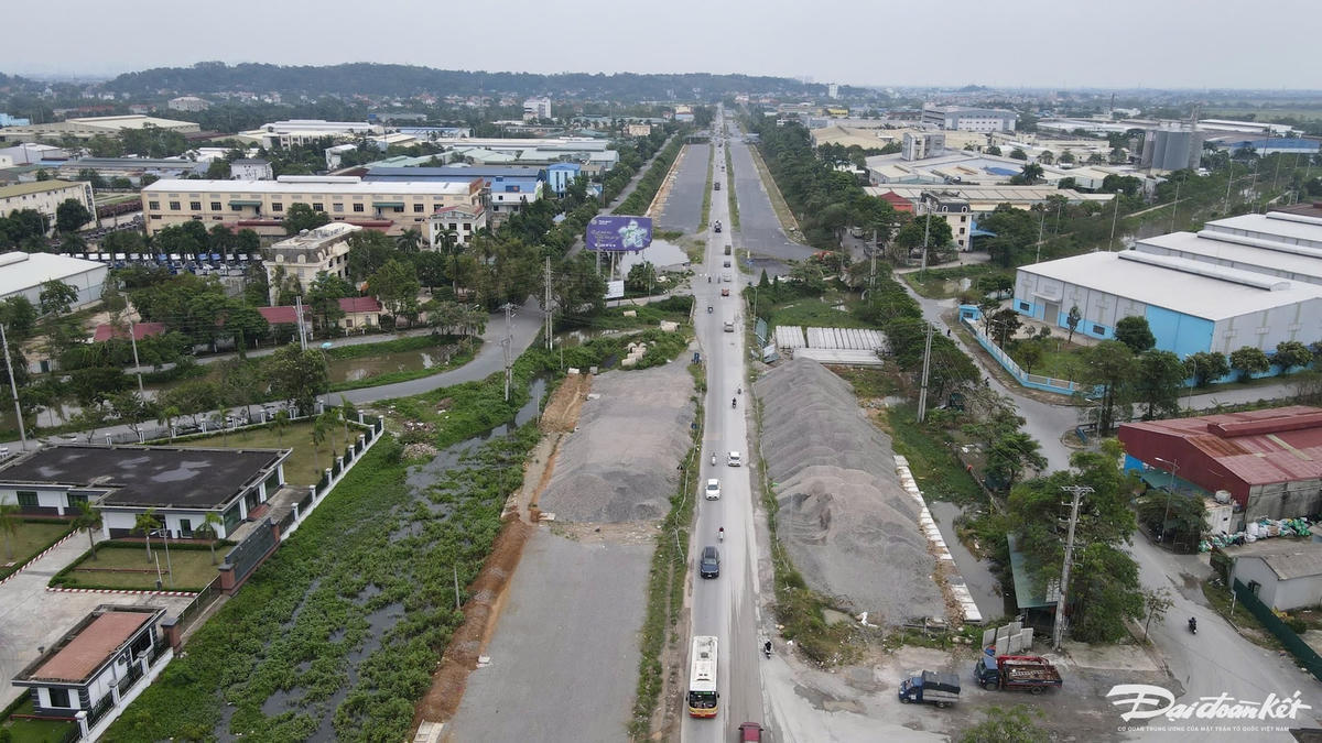 Hà Nội đang tập trung đẩy nhanh công tác giải phóng mặt bằng dự án cải tạo, nâng cấp Quốc lộ 6 đoạn Ba La – Xuân Mai. 