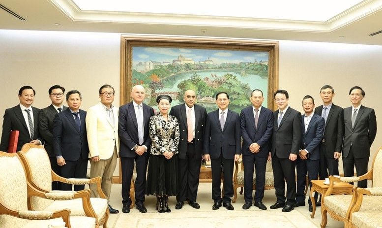 Sáng 15/1/2025, Phó Thủ tướng, Bộ trưởng Bộ Ngoại giao Bùi Thanh Sơn tiếp ông Ali Ijaz Ahmad, Chủ tịch kiêm Tổng Giám đốc Makara Capital. Ảnh: Tuấn Dũng.