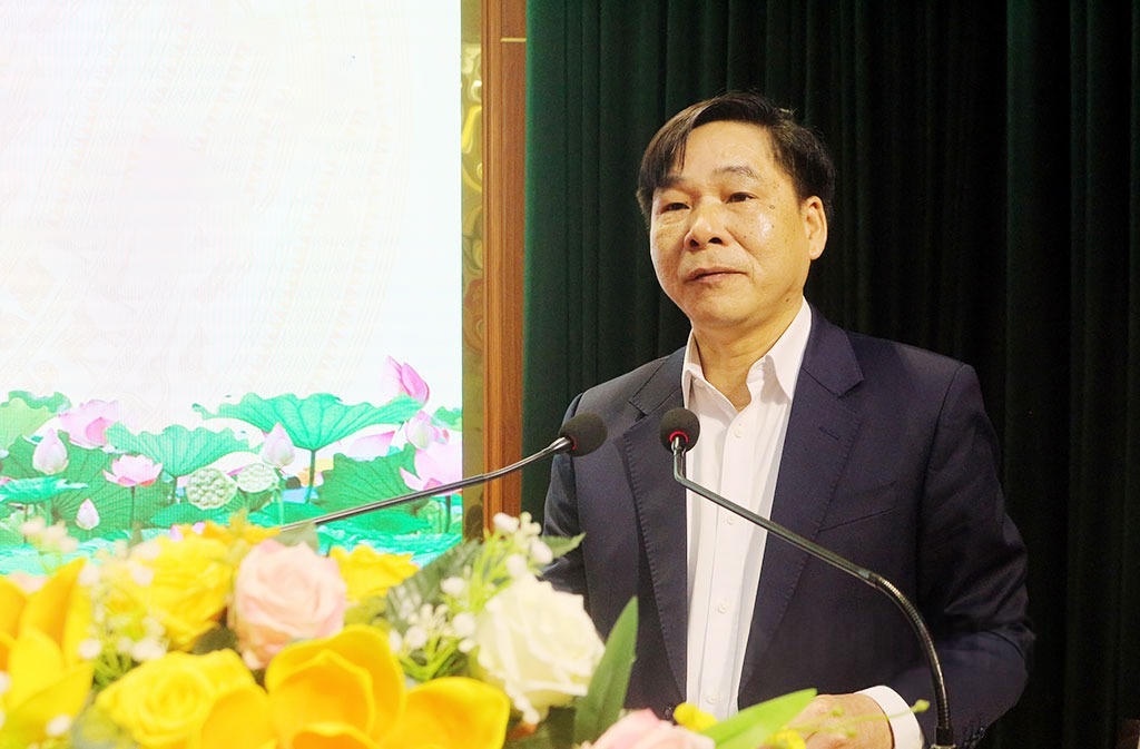 Phó Chủ tịch UBND tỉnh Nguyễn Anh Chức cam kết thực hiện các chương trình hành động nếu trúng cử. Ảnh: Tiến Đoàn.