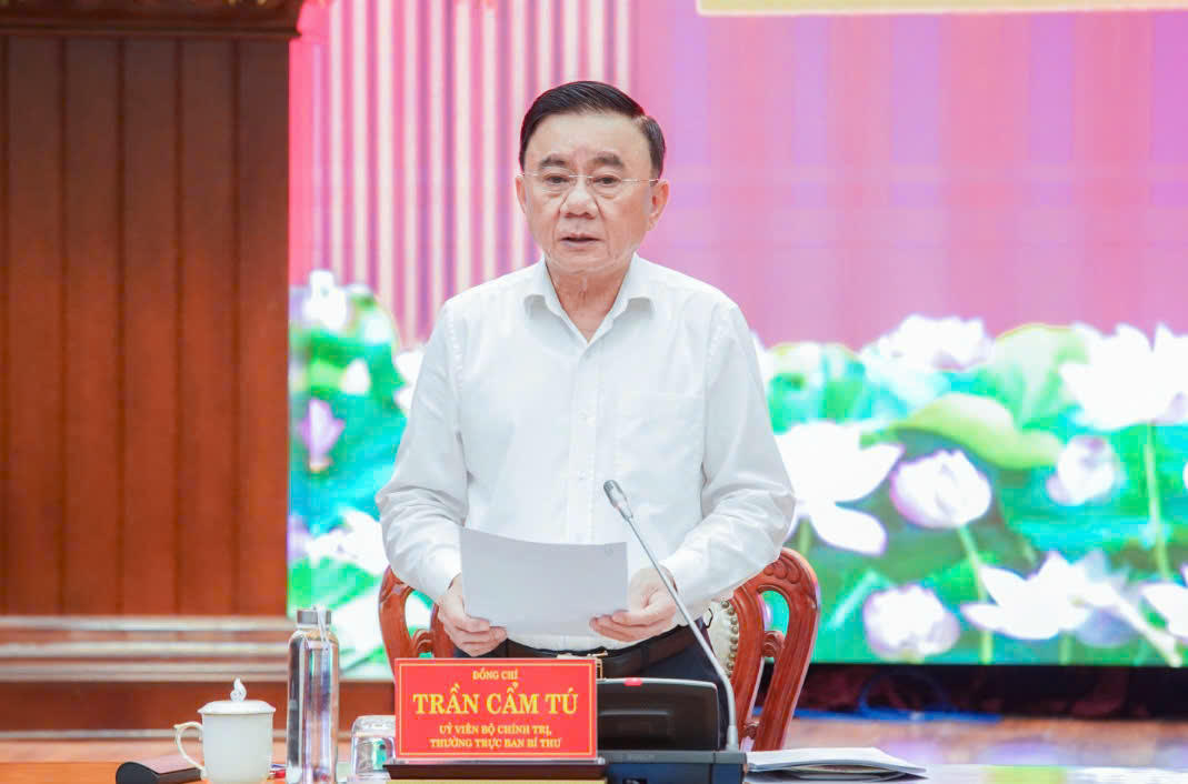 Thường trực Ban Bí thư, Trưởng đoàn Kiểm tra, giám sát số 12 của Bộ Chính trị Trần Cẩm Tú phát biểu chỉ đạo tại hội nghị. Ảnh: CV.