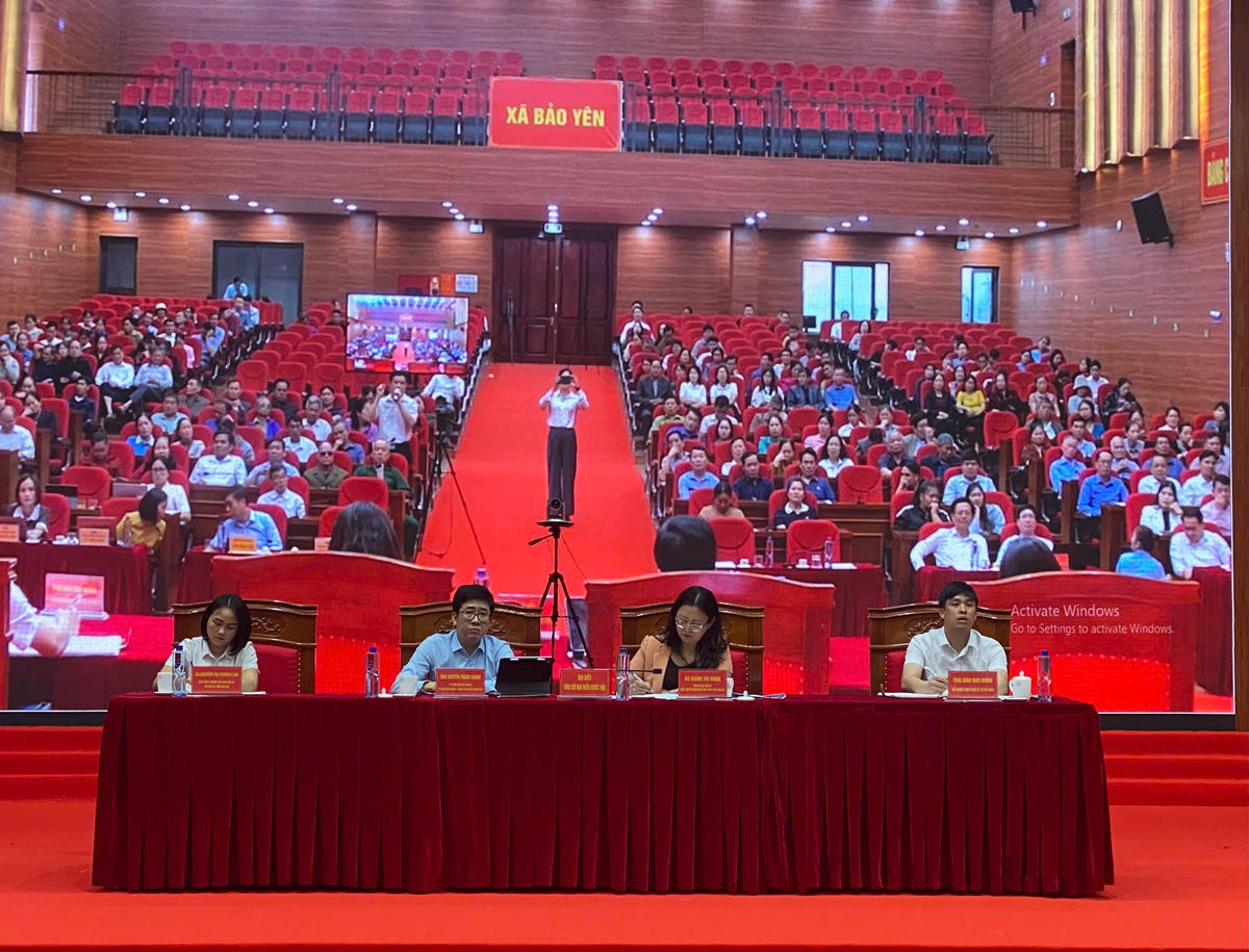 Hội nghị tiếp xúc cử tri diễn ra vào ngày 4 và 5/3 tại xã Bảo Yên. Ảnh: Thành Trung.