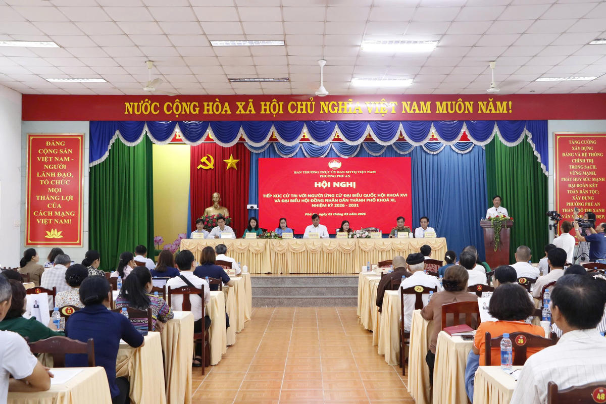 Quang cảnh buổi tiếp xúc cử tri với các ứng cử viên đại biểu Quốc hội khoá XVI và đại biểu HĐND thành phố khóa XI, nhiệm kỳ 2026-2031. Ảnh: L.A.