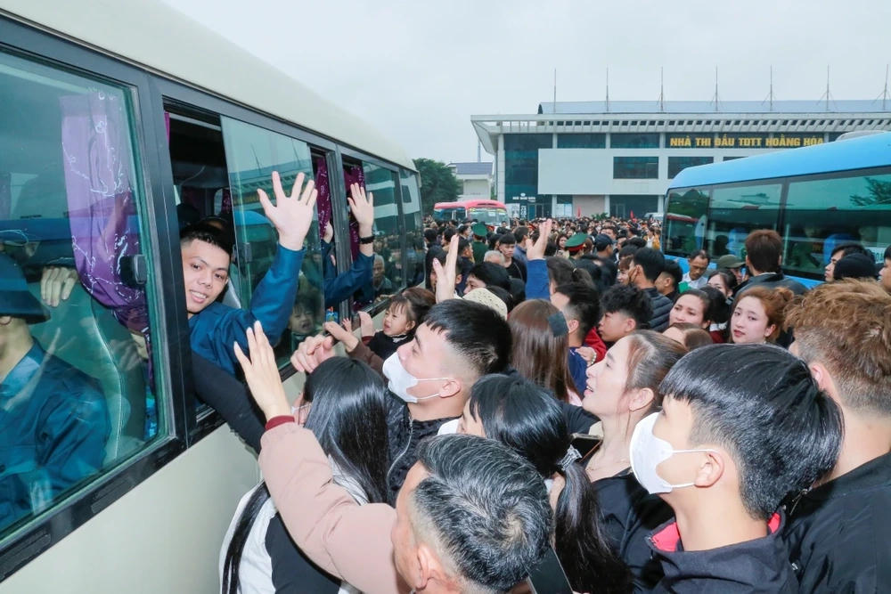 Các tân binh tỉnh Thanh Hóa lên đường nhập ngũ. Ảnh: Lê Hợi