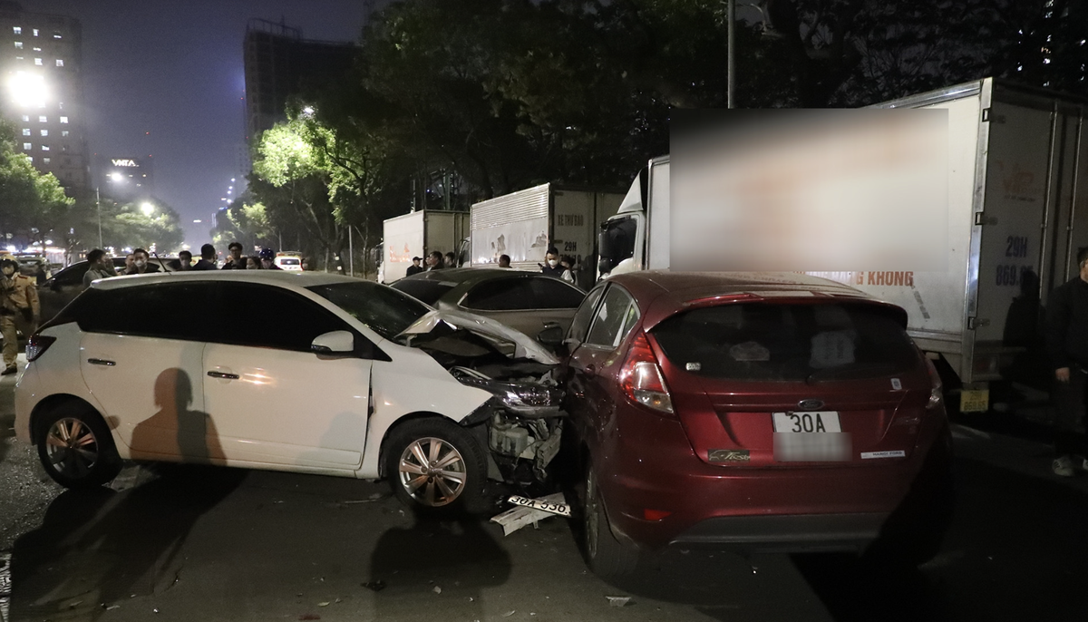 Hiện trường vụ tai nạn liên hoàn.