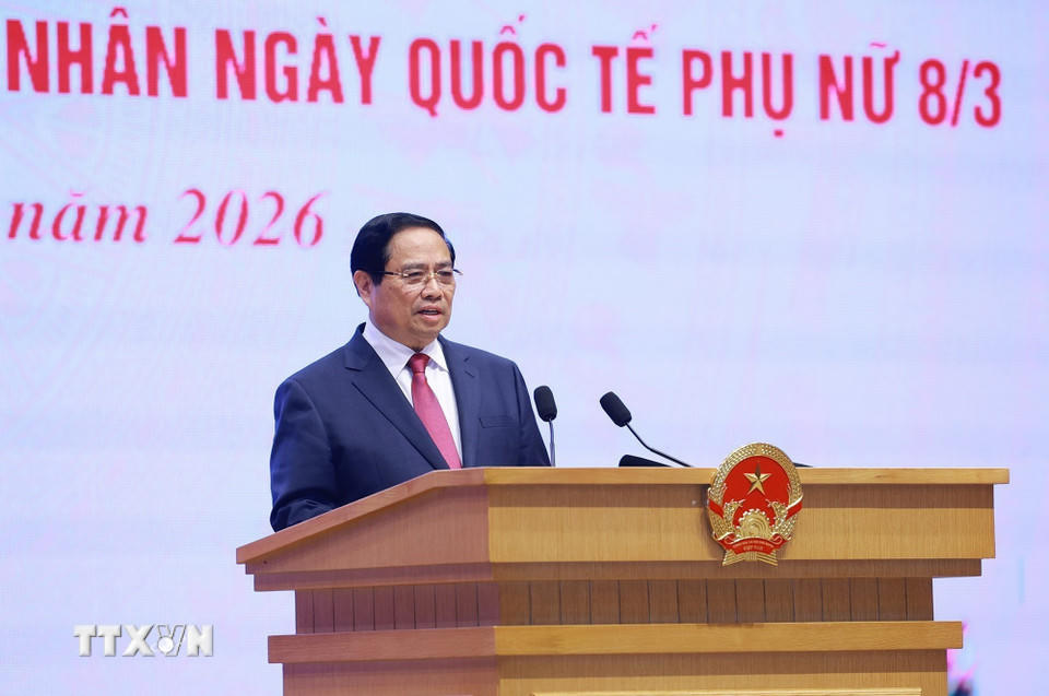 Thủ tướng Phạm Minh Chính phát biểu tại buổi gặp mặt đại diện nữ lãnh đạo, quản lý các cơ quan trung ương và trao Giải thưởng Kovalevskaia năm 2025. (Ảnh: Dương Giang/TTXVN).