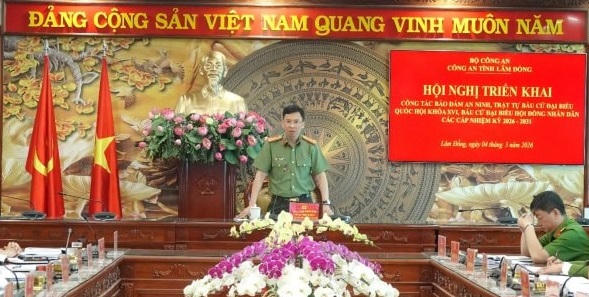 Thượng tá Phạm Thanh Hùng, Phó Giám đốc Công an tỉnh Lâm Đồng phát biểu tại Hội nghị. Ảnh CA