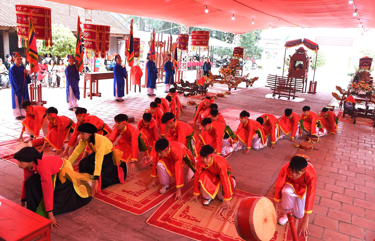 Tất cả tập trung cao độ.