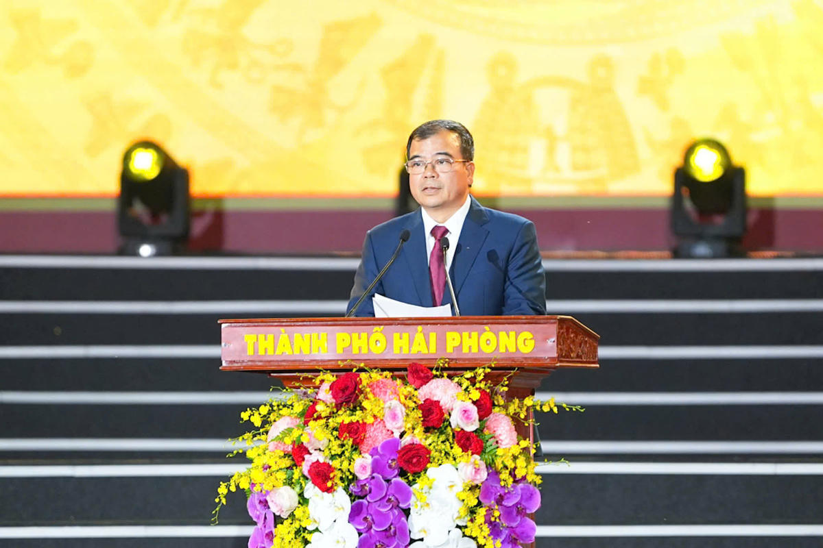 Ông Nguyễn Minh Hùng, Phó Chủ tịch UBND TP Hải Phòng, Trưởng ban tổ chức lễ hội phát biểu khai mạc. Ảnh: ĐT.