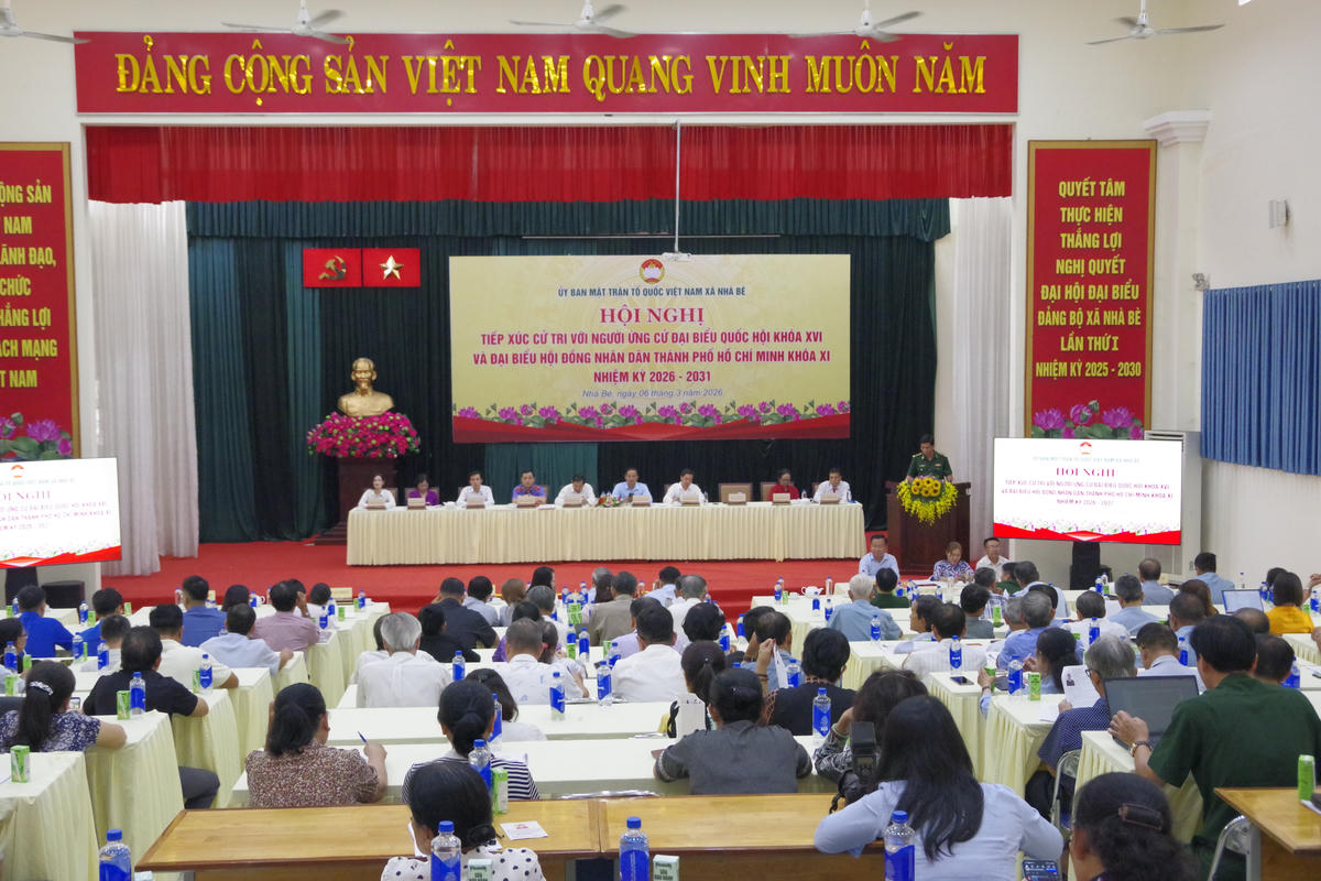 Quang cảnh buổi tiếp xúc cử tri. Ảnh: Văn Danh.