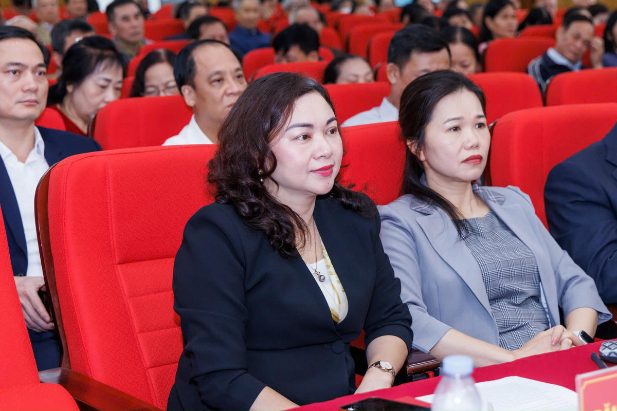 Các đại biểu và cử tri tham dự Hội nghị. Ảnh: Quang Vinh