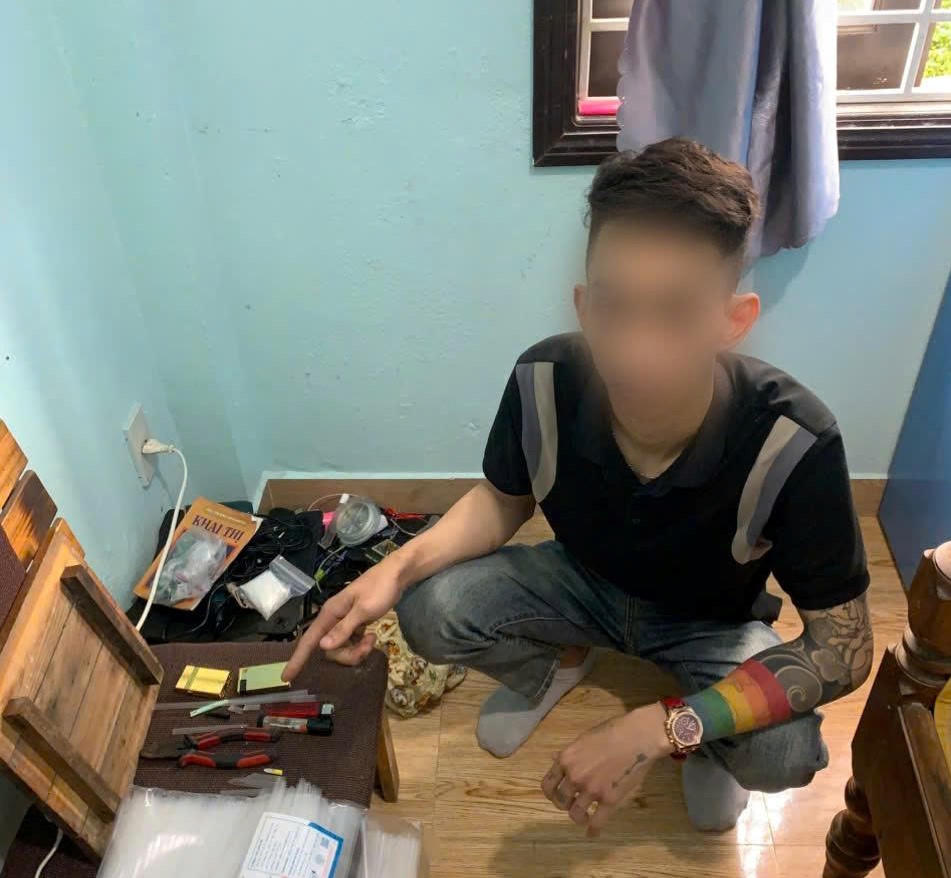 Đối tượng&nbsp;Nguyễn Nho Thạch tại cơ quan điều tra. Ảnh: CV.