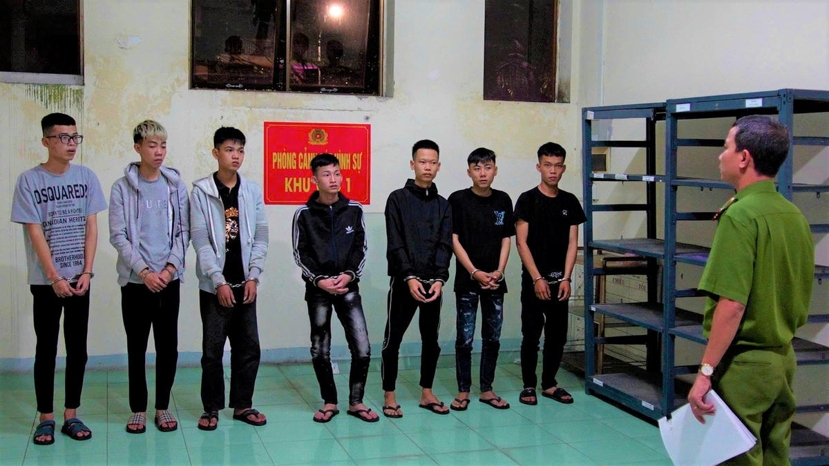 Các đối tượng tại cơ quan Công an. Ảnh: CV.