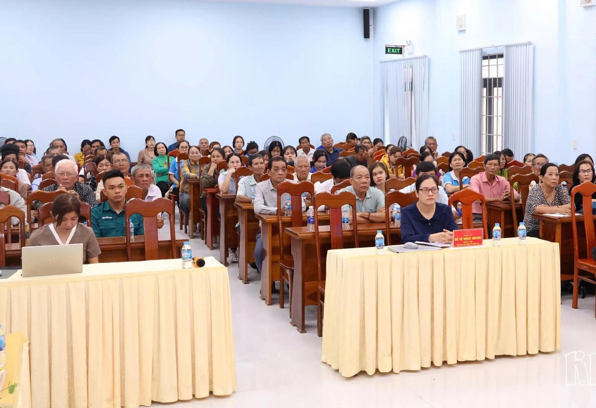 
Quang cảnh buổi tiếp xúc cử tri tại xã Diên Lạc. Ảnh X.H
