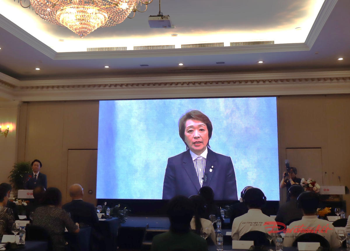 Bà Hashimoto Seiko, Nghị sĩ Thượng viện, Trưởng Ban Tổ chức Lễ hội Việt - Nhật 2026 (phía Nhật Bản) phát biểu trực tuyến. Ảnh: Hồng Phúc.