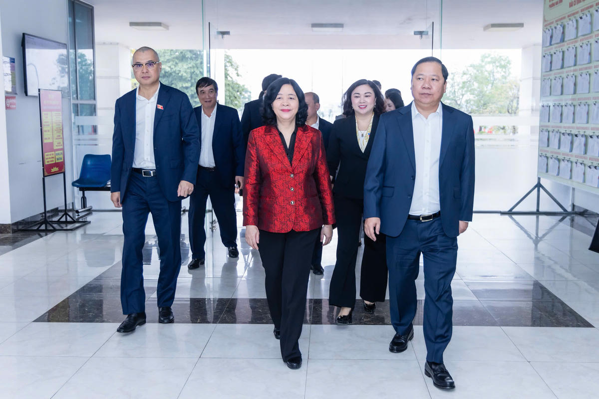 Ủy viên Bộ Chính trị, Bí thư Trung ương Đảng, Bí thư Đảng ủy MTTQ, các đoàn thể Trung ương, Chủ tịch UBTƯ MTTQ Việt Nam Bùi Thị Minh Hoài cùng các đại biểu tham dự Hội nghị.&nbsp; Ảnh: Quang Vinh