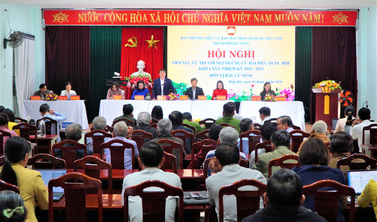 Các ứng viên ĐBQH khóa XVI, Đơn vị bầu cử số 4 tiếp xúc cử tri, vận động bầu cử tại các xã Hiệp Đức, Phước Trà. Ảnh: CV.