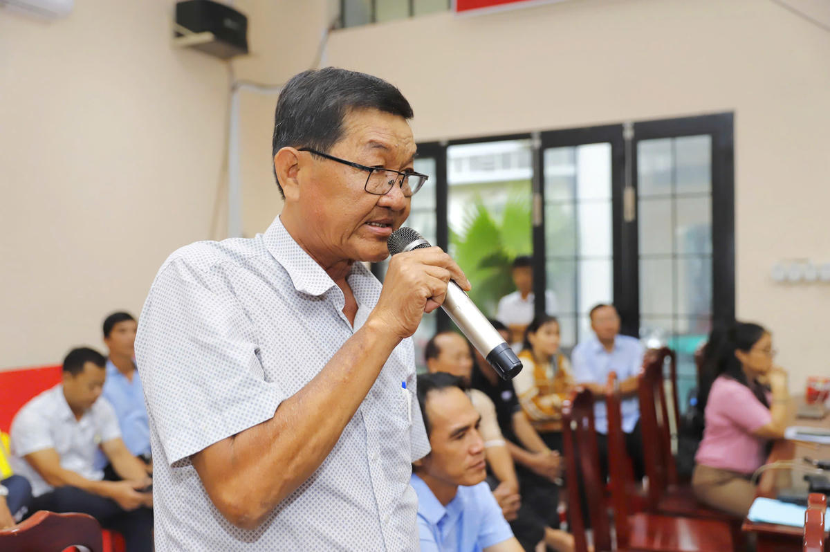 Cử tri Nguyễn Thanh Liêm phát biểu ý kiến tại Hội nghị. (ảnh: H.C)