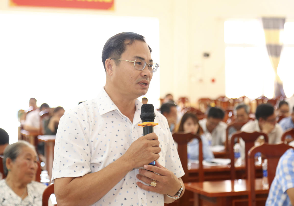 Cử tri xã Đông Hưng phát biểu tại Hội nghị. (ảnh: Thanh Tiến)