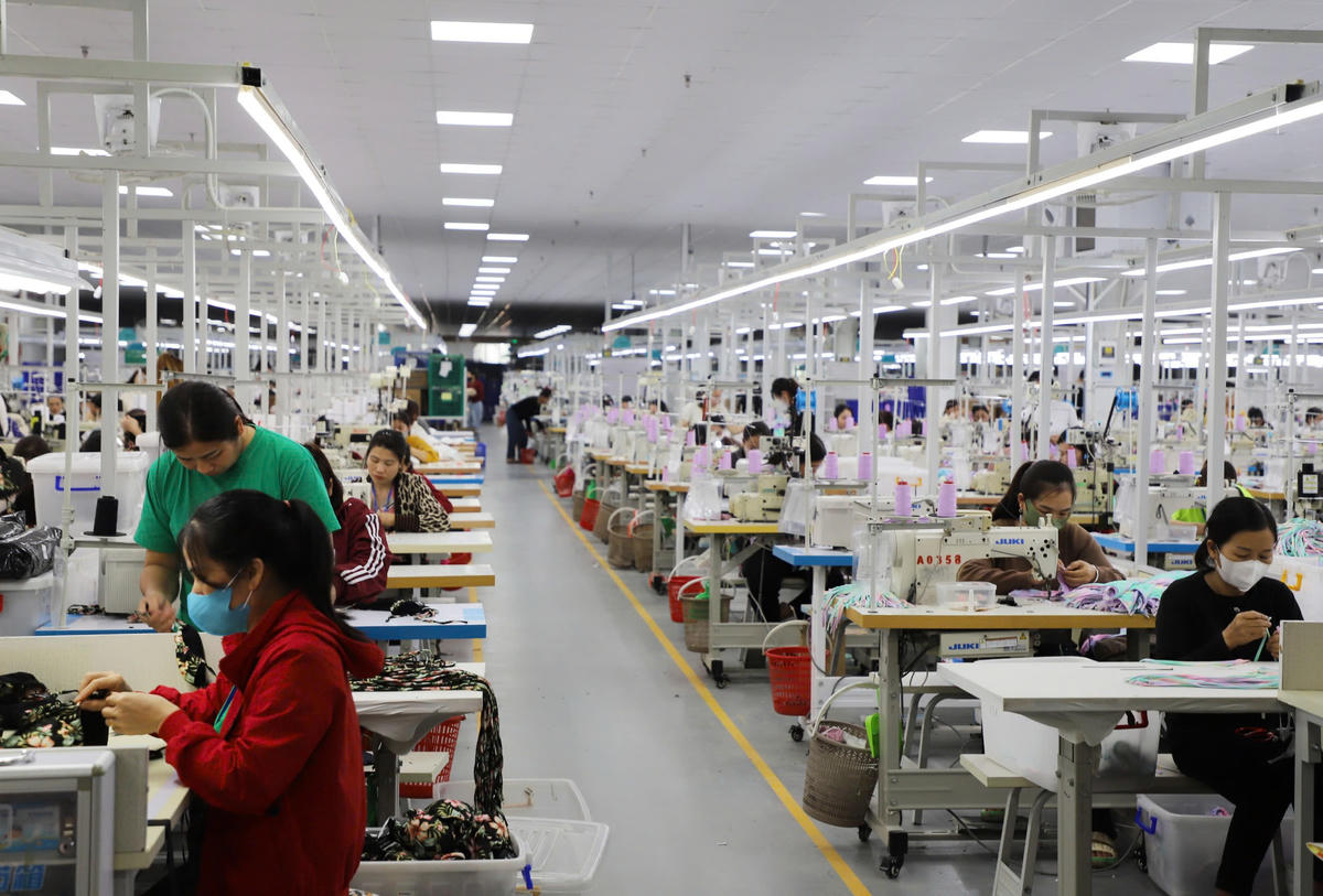 Đa số lao động của Công ty May Độc Mỹ là người dân địa phương.