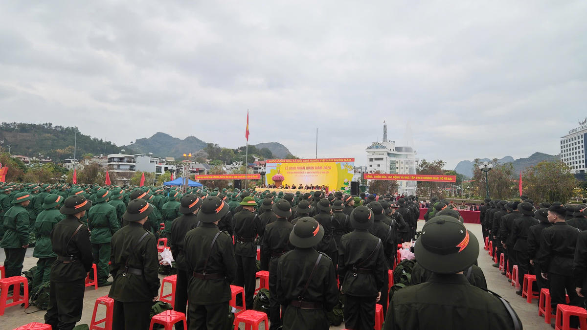 Lễ giao nhận quân tại Quảng trường Tây Bắc, tỉnh Sơn La.