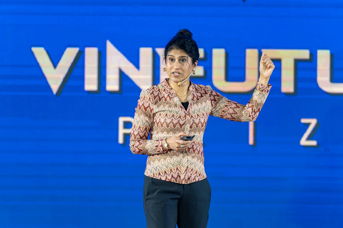 TS. Jayshree Seth tham dự và trình bày tại chuỗi tọa đàm "Khoa học vì cuộc sống" do Quỹ Vinfuture tổ chức tháng 12/2025 (Ảnh: VinFuture)