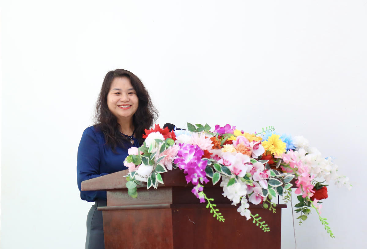 Ứng cử viên Nguyễn Quỳnh Liên phát biểu trước cử tri xã Vĩnh Bình. (ảnh: Thanh Tiến)