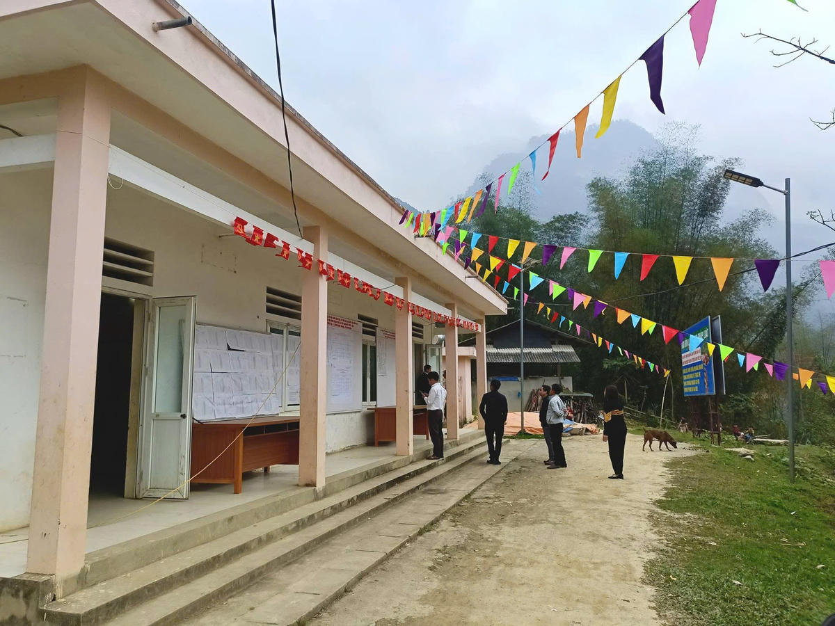 Khu vực niêm yết danh sách cử tri tại xã Minh Ngọc được chuẩn bị chu đáo phục vụ bầu cử.