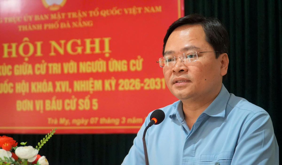 Ông Nguyễn Anh Tuấn, Ủy viên Ban Thường vụ Đảng ủy MTTQ Việt Nam, các đoàn thể Trung ương, Bí thư Đảng ủy, Chủ tịch Tổng LĐLĐ Việt Nam trình bày chương trình hành động. Ảnh: Nguyễn Tín.