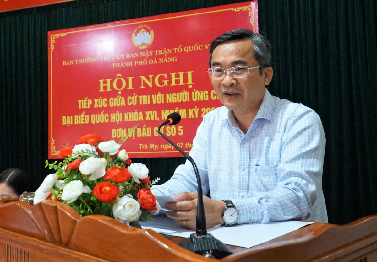 Ông Nguyễn Phi Hùng, Phó Chủ tịch Thường trực Ủy ban MTTQ Việt Nam TP Đà Nẵng trình bày chương trình hành động. Ảnh: Chí Đại.