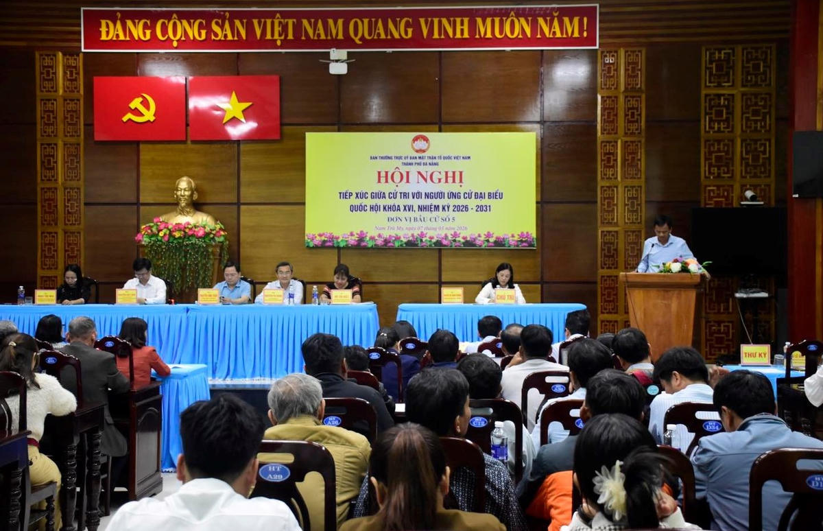 Quang cảnh hội nghị tiếp xúc giữa cử tri với người ứng cử ĐBQH khóa XVI tại xã Nam Trà My. Ảnh: Tấn Thành.