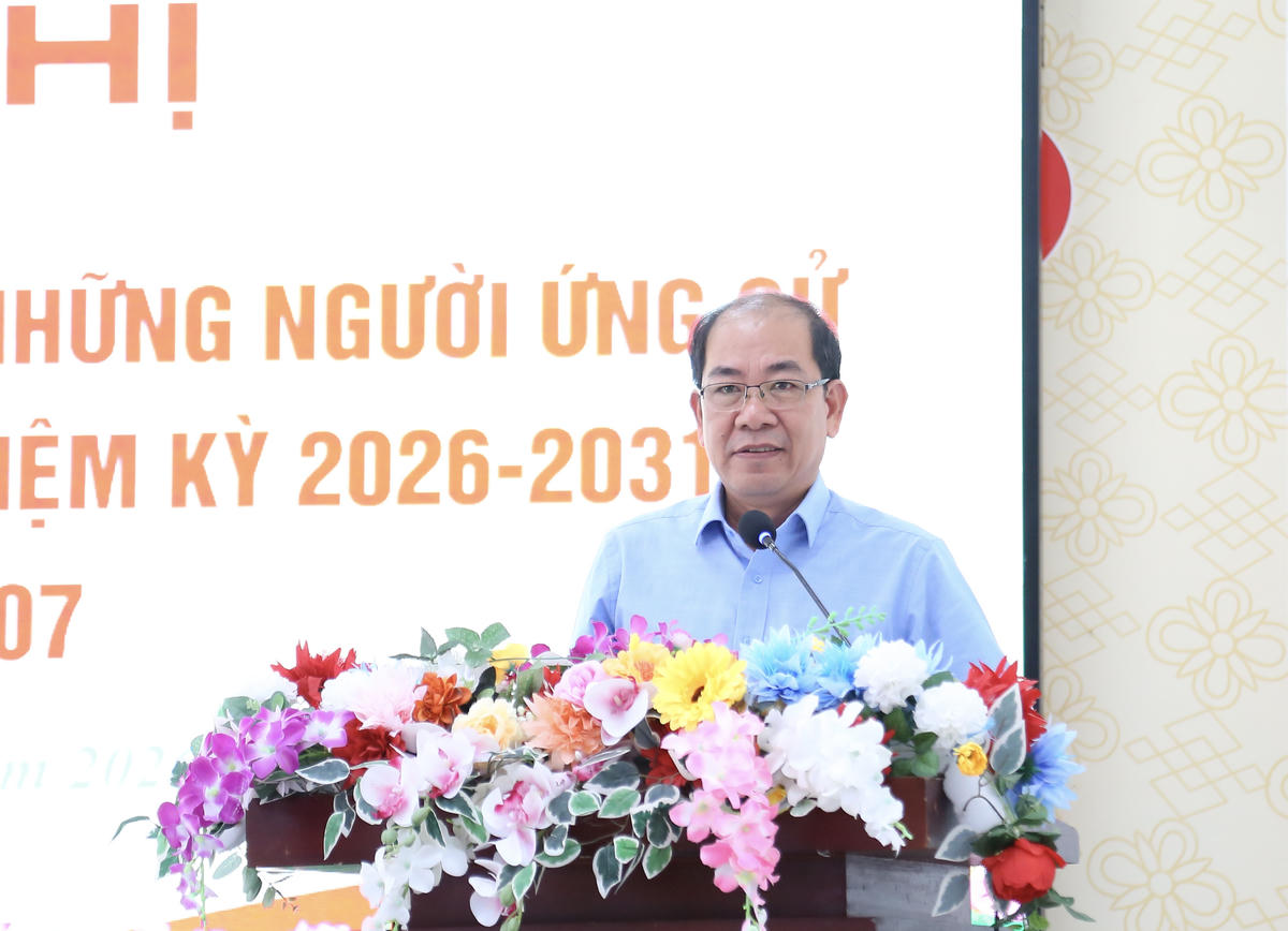 Ứng cử viên Nguyễn Việt Thắng phát biểu trước cử tri. (ảnh: Thanh Tiến)