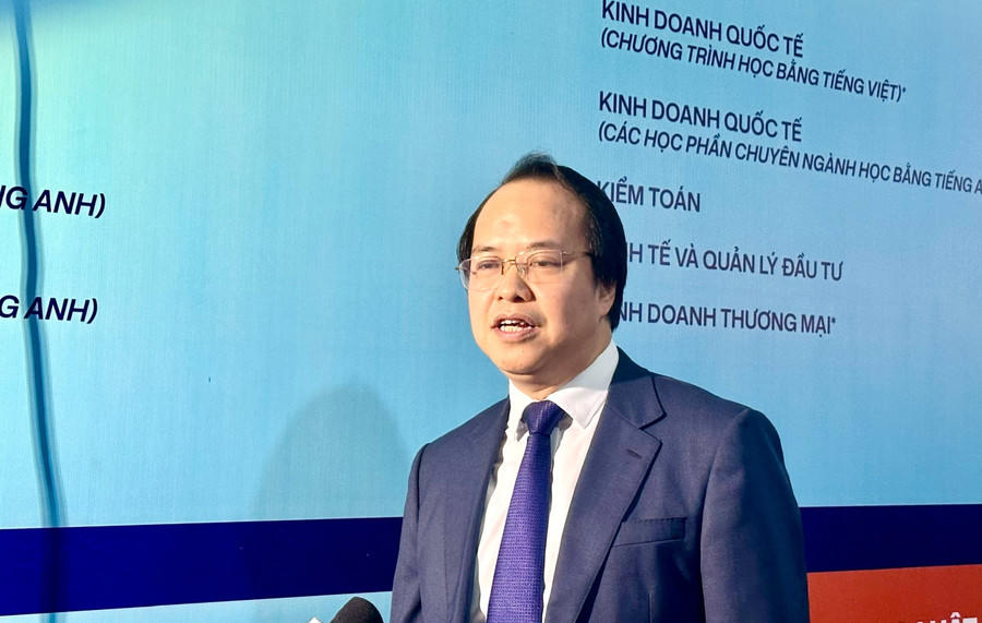 PGS.TS Nguyễn Phú Khánh - Phó Hiệu trưởng Đại học Phenikaa trao đổi với phóng viên.