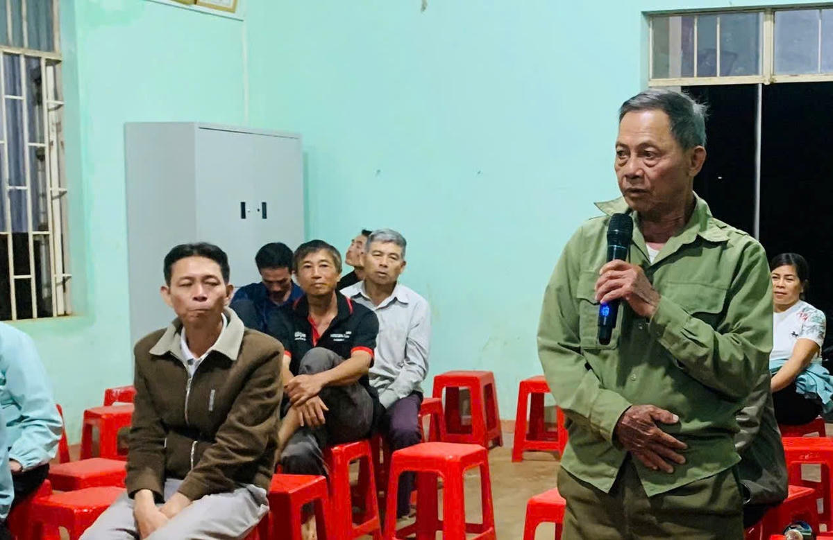 Cử tri Võ Văn Dũng trình bày ý kiến. Ảnh: Đình Sang.