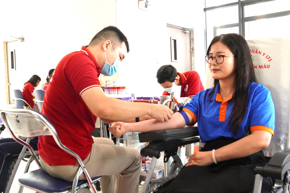 Rất nhiều sinh viên đã tham giá hiến máu tình nguyện nhiều lần. Ảnh: N.T