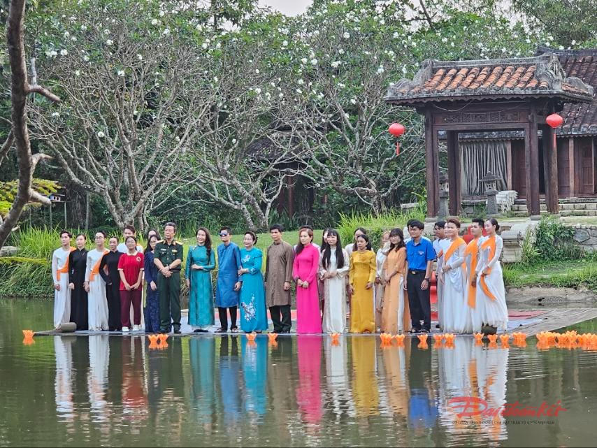 TP Hồ Chí Minh: Thả hoa đăng tưởng niệm 65 năm thảm họa chất độc da cam