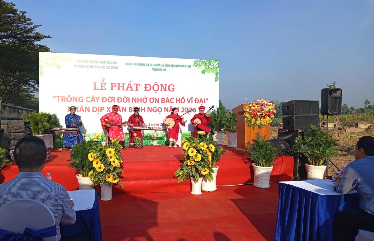 Hoạt động&nbsp;"Trồng cây đời đời nhớ ơn Bác Hồ vĩ đại". Ảnh: TL.