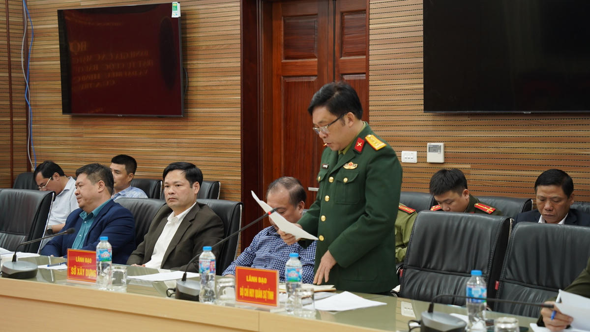 Đại biểu Bộ Chỉ huy Quân sự tỉnh Thái Nguyên thảo luận các phương án đảm bảo an ninh trật tự. Ảnh: Công an Thái Nguyên.