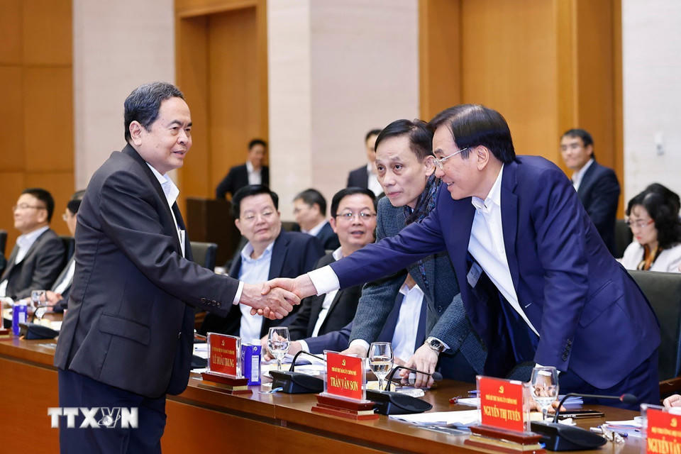 Chủ tịch Quốc hội Trần Thanh Mẫn với đại biểu. (Ảnh: Doãn Tấn/TTXVN)