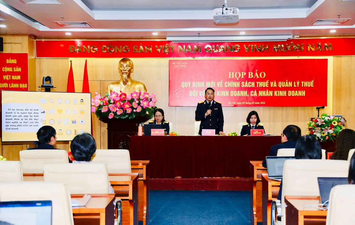 Toàn cảnh buổi họp báo.