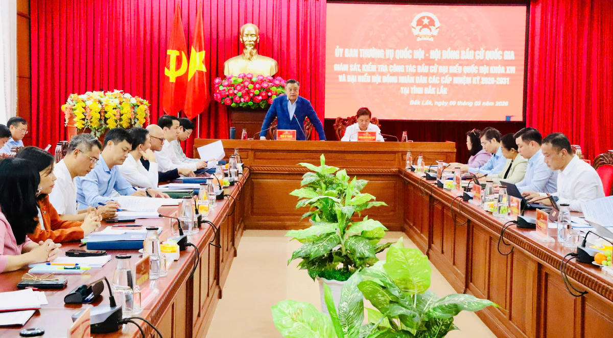 Quang cảnh buổi làm việc. Ảnh: CL.