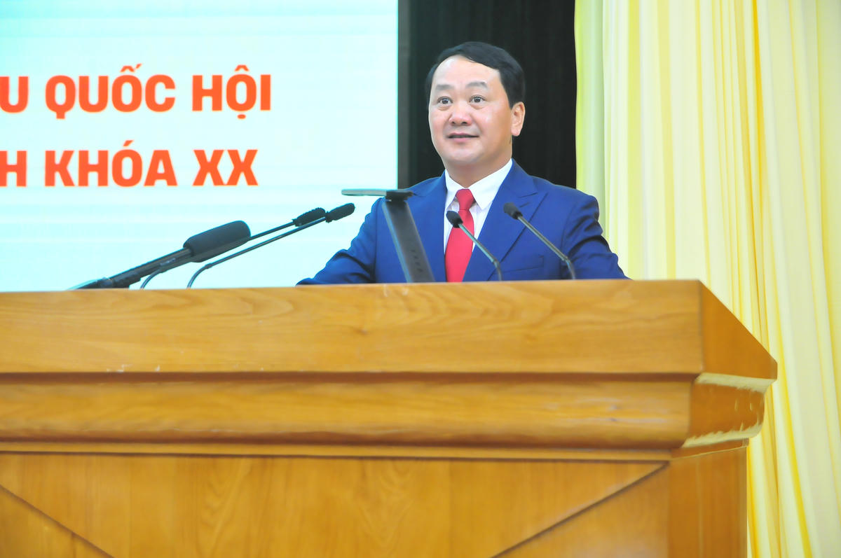 Bí thư Tỉnh ủy Tuyên Quang Hầu A Lềnh trình bày chương trình hành động tại hội nghị.