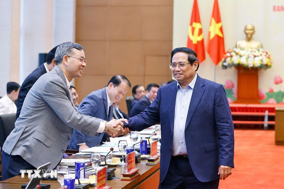 Thủ tướng Chính phủ Phạm Minh Chính với đại biểu. (Ảnh: Doãn Tấn/TTXVN)