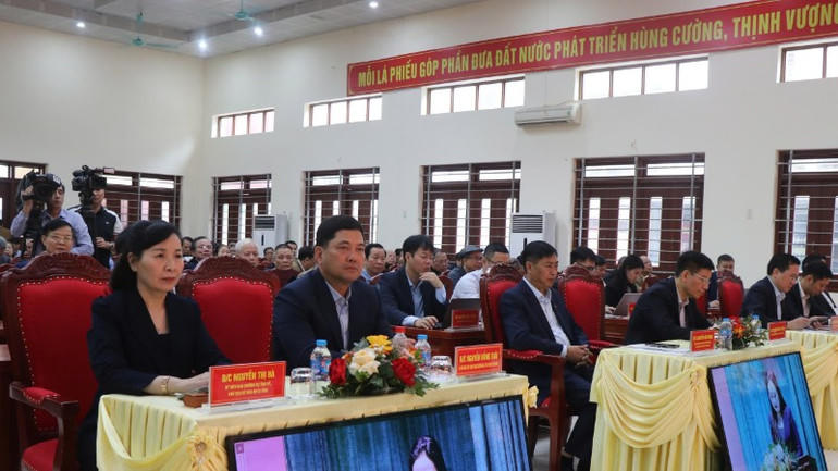 Đại biểu Trung ương và tỉnh dự Hội nghị.