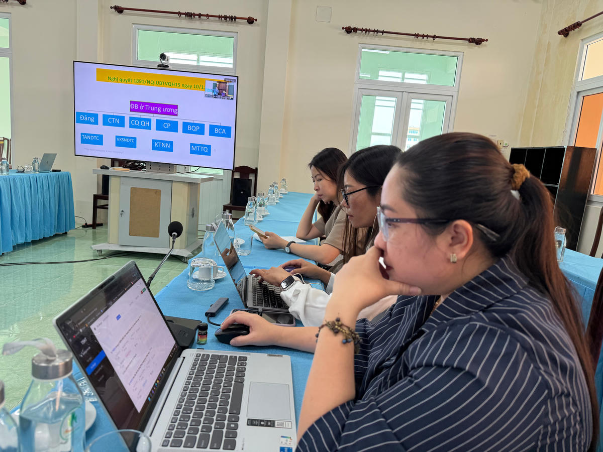 Tập huấn sử dụng phần mềm phục vụ công tác bầu cử. Ảnh: Nguyên Du