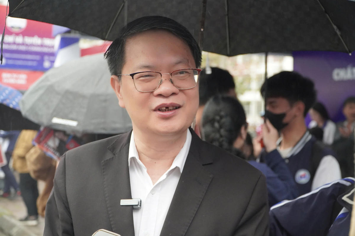 TS.Vũ Văn Ngọc – Viện trưởng Viện Đào tạo Tiên tiến, Chất lượng cao và POHE, Đại học Kinh tế Quốc dân trao đổi với phóng viên Báo Đại đoàn kết.