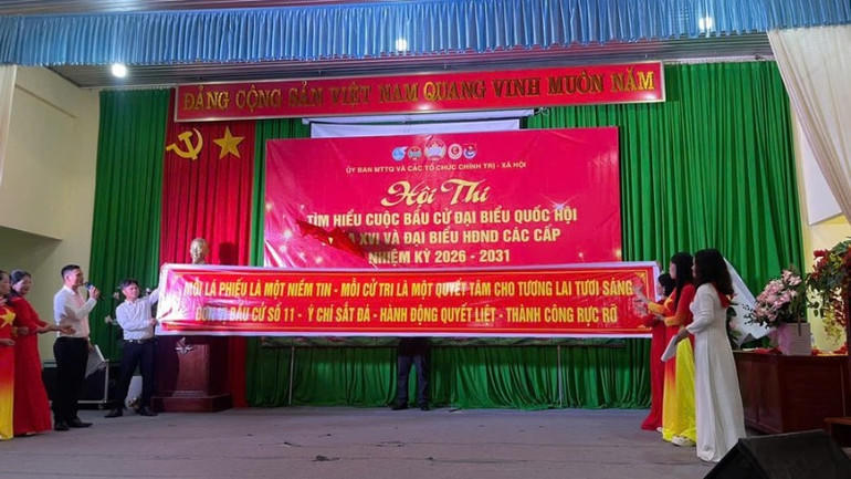Tiết mục tại hội thi về bầu cử tại xã Lục Sơn.