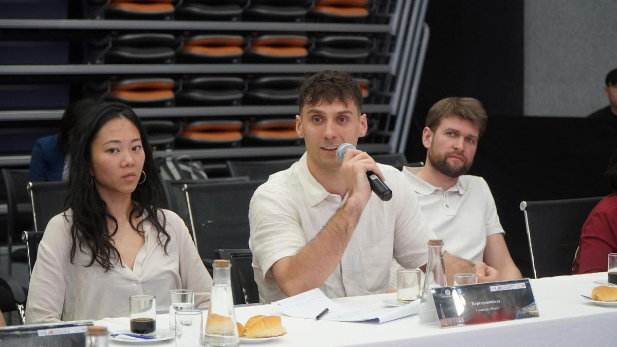 Các&nbsp;startup công nghệ nước ngoài giao lưu tại chương trình. Ảnh: TL.