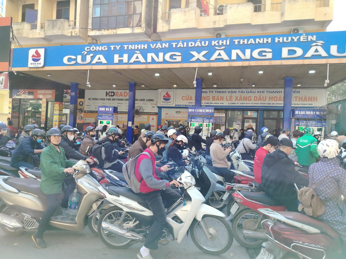 Cây xăng ở đường Trần Phú sáng ngày 10/3.