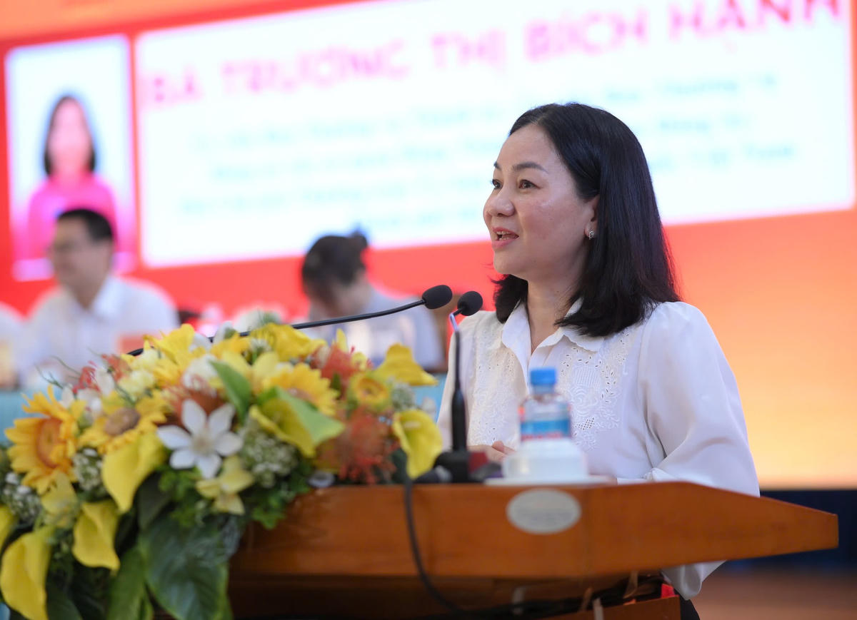 Với kinh nghiệm một nhiệm kỳ đại biểu Quốc hội, bà Trương Thị Bích Hạnh cho biết sẽ theo dõi, đôn đốc, giám sát việc giải quyết các kiến nghị của cử tri. Ảnh: QĐ.